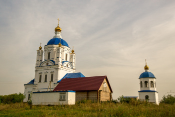 Церковь Воскресения Словущего в селе Ретяжи