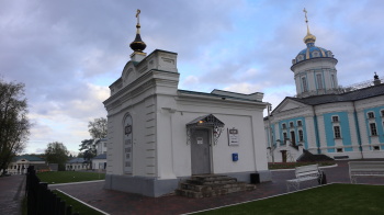 Часовня Александра Невского и Богоявленский собор в Костромском кремле