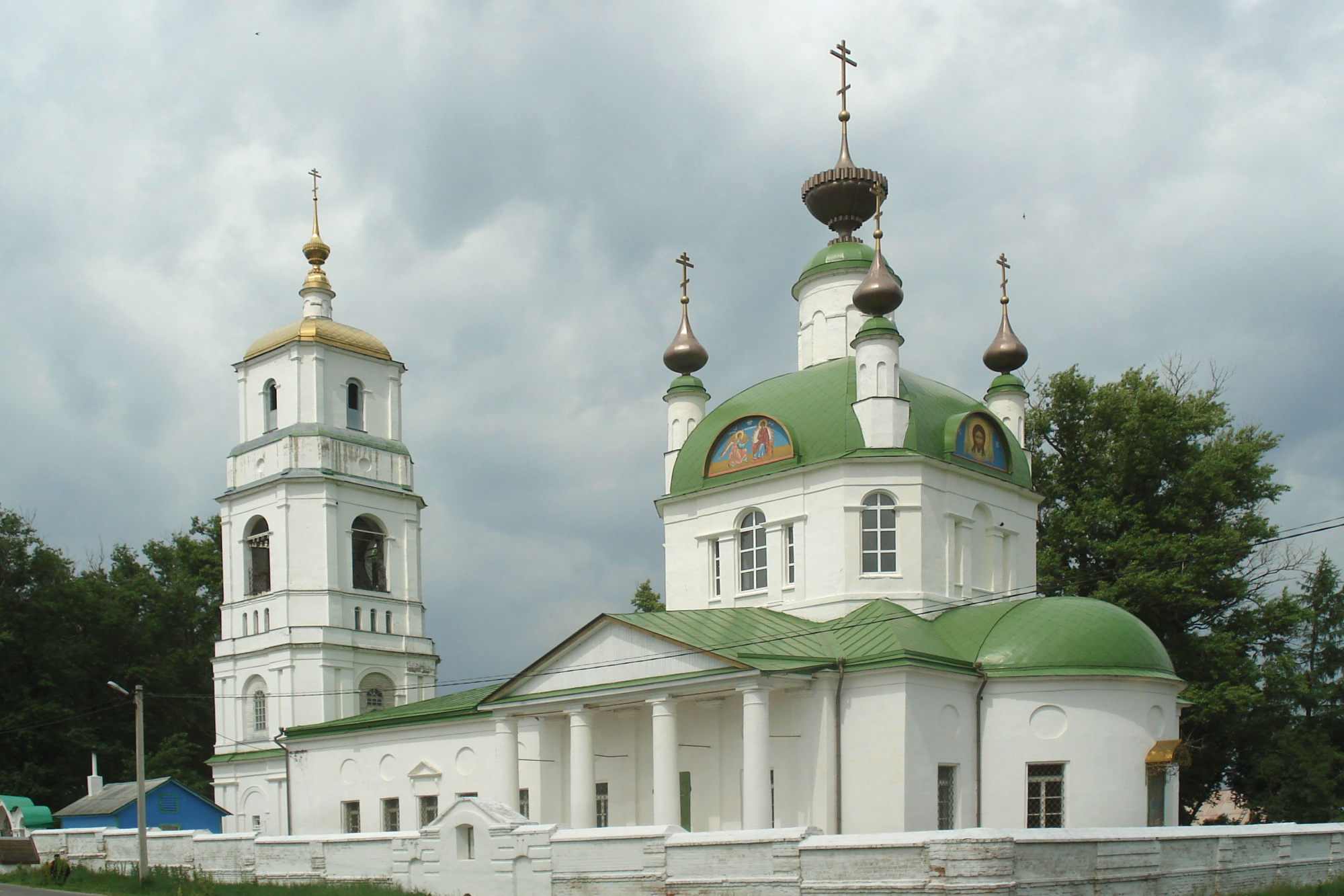 Храм Живоначальной Троицы в селе Хотеичи