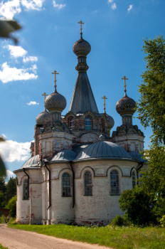Церковь Успения Пресвятой Богородицы в селе Густомесово