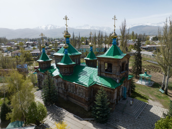Свято-Троицкая церковь в Караколе — жемчужина православного зодчества