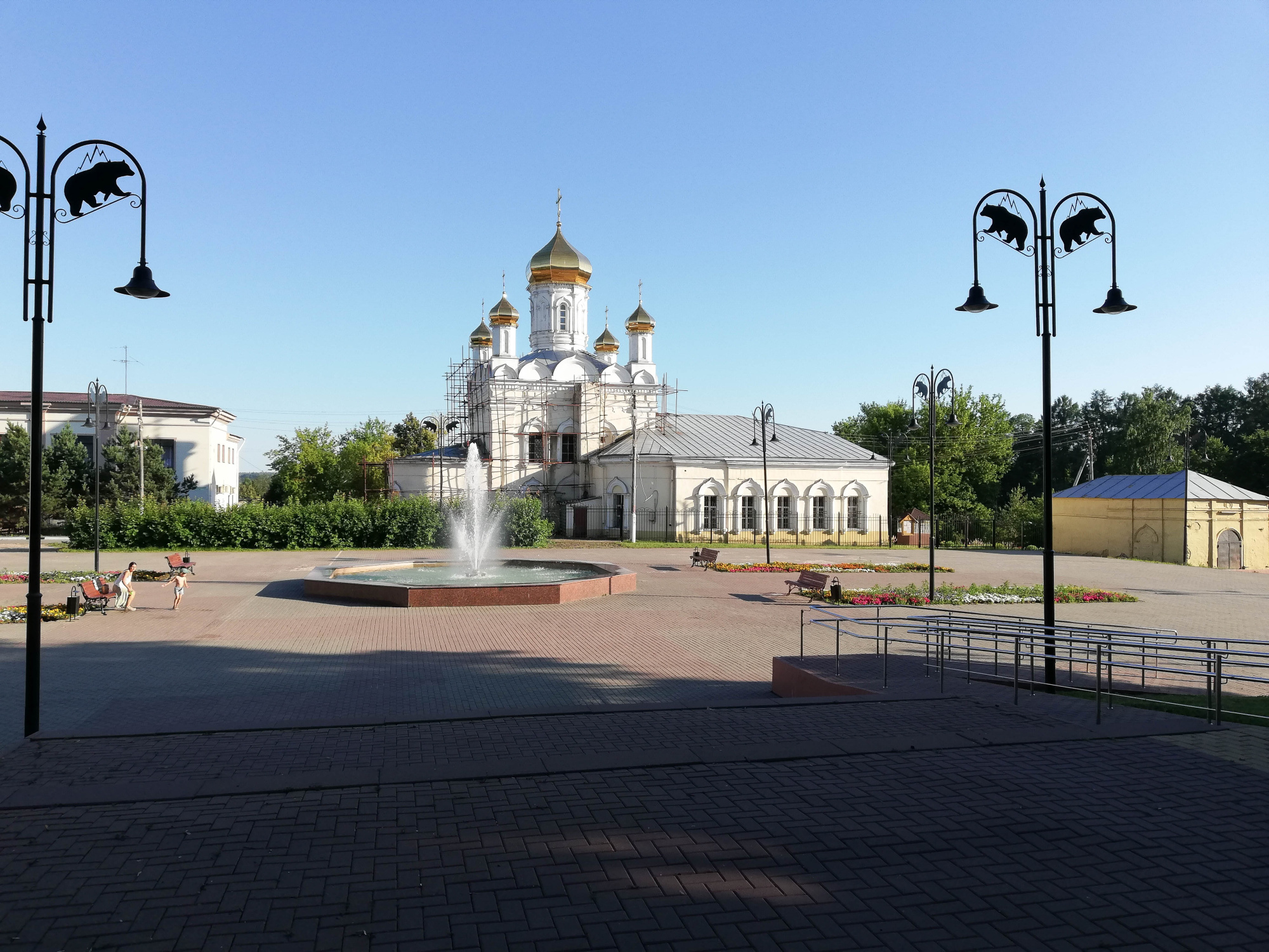 Воскресенский собор на Соборной площади города Руза
