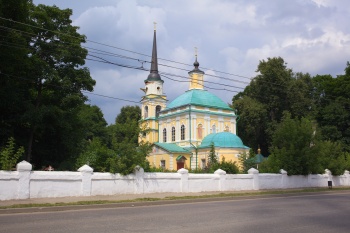 Храм Святых Апостолов Петра и Павла на Пятницком кладбище в Калуге