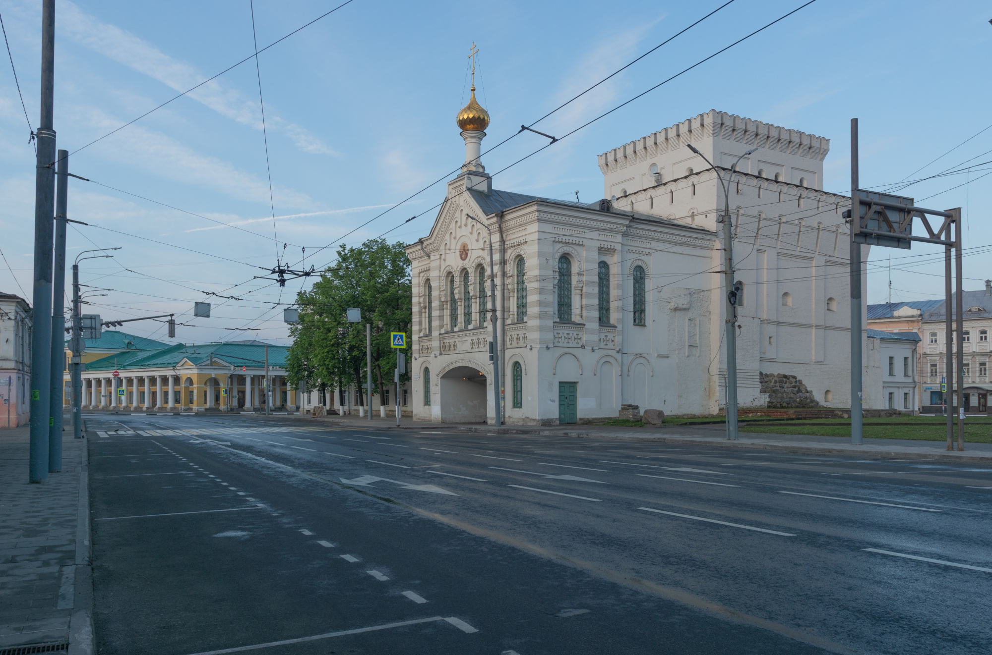 Знаменская церковь и Власьевская башня в Ярославле