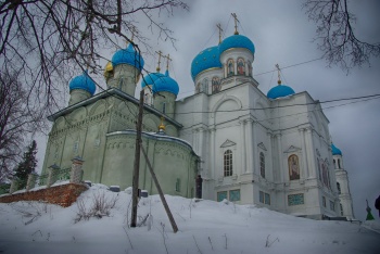 Покровский Авраамиево-Городецкий монастырь в зимнем убранстве