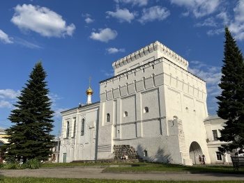 Власьевская башня и Знаменская церковь в Ярославле