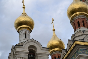 Золотые купола Свято-Николаевского собора в Вене