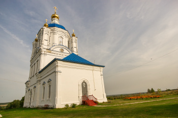 Храм Воскресения Словущего в селе Ретяжи