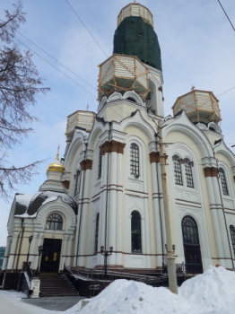 Храм-колокольня Большой Златоуст в Екатеринбурге: зимняя фотография