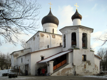 Церковь Василия на Горке в Пскове: зимняя фотография