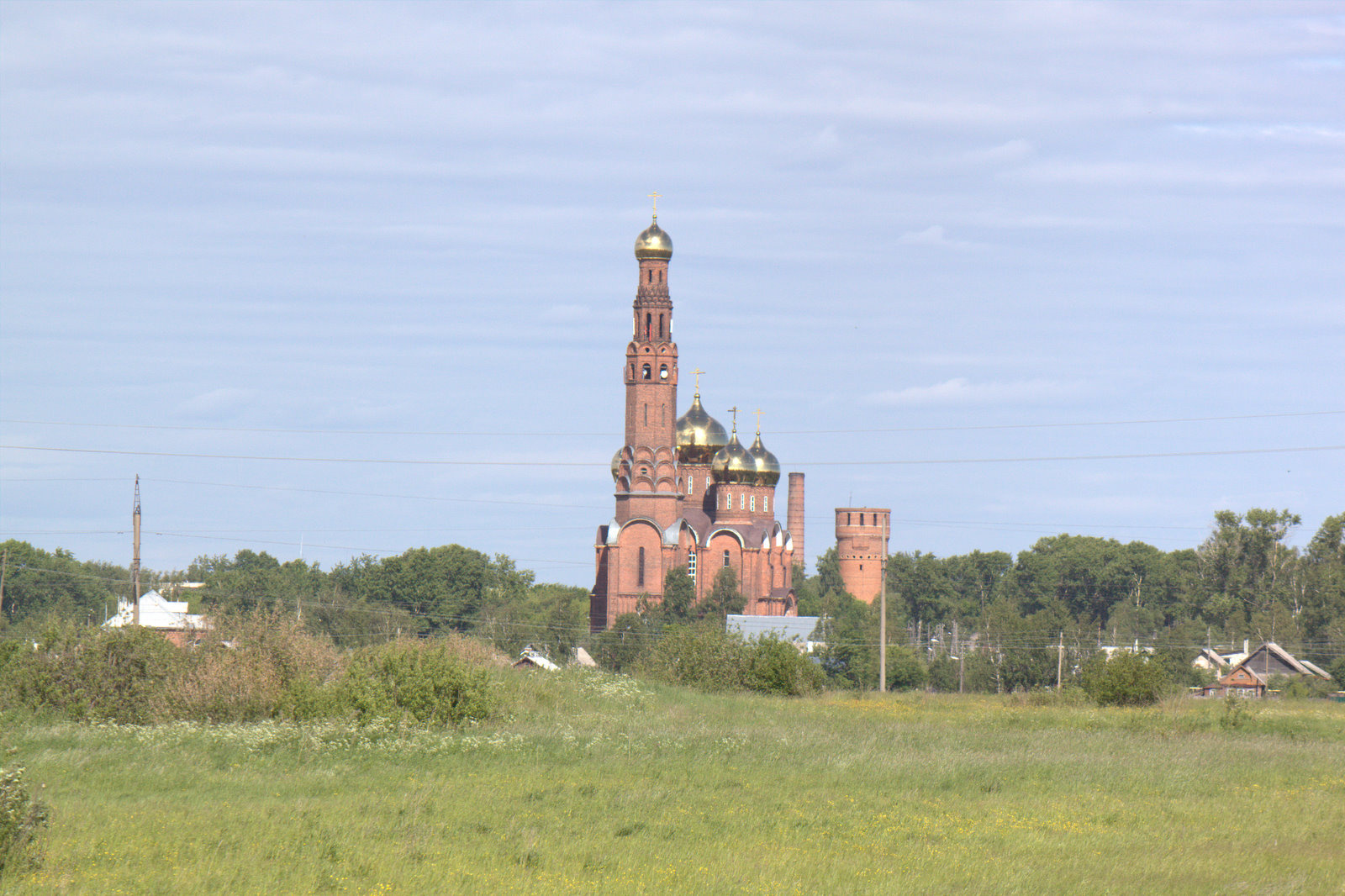 Воскресенский храм в городе Вичуга (Красная церковь)