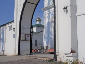 Вход в Храм Благовещения Пресвятой Богородицы в Тольятти