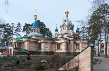 Храм Живоначальной Троицы в поселке Удельная