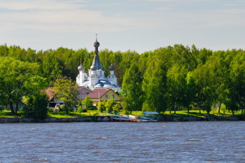Церковь Успения Пресвятой Богородицы в селе Густомесово на Волге