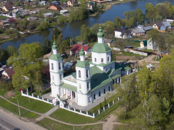 Храм Воскресения Христова в селе Молоди