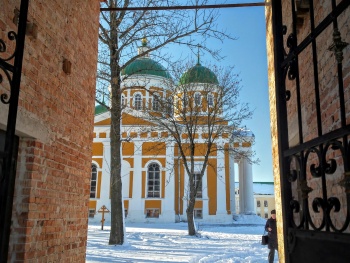 Христорождественский женский монастырь в Твери в зимнем убранстве