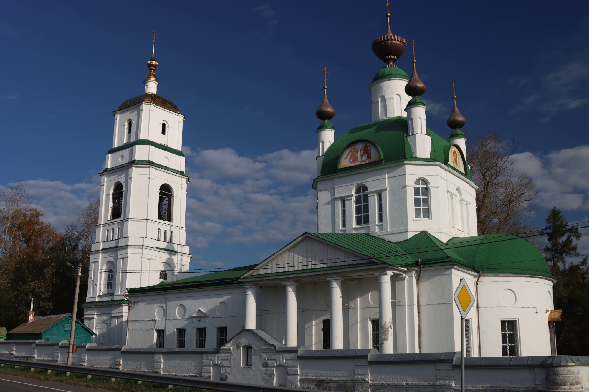 Храм Живоначальной Троицы в селе Хотеичи