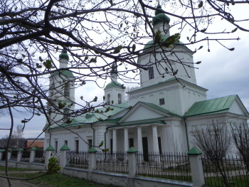 Храм Воскресения Христова в селе Молоди