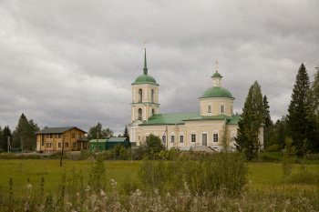 Свято-Троицкий Никандров монастырь на фотографии