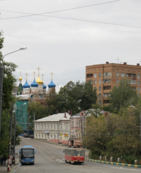 Улица Добролюбова и Храм Святых Жён-Мироносиц в Нижнем Новгороде