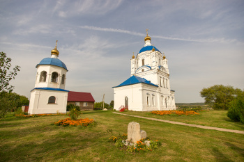 Храм Воскресения Словущего в селе Ретяжи