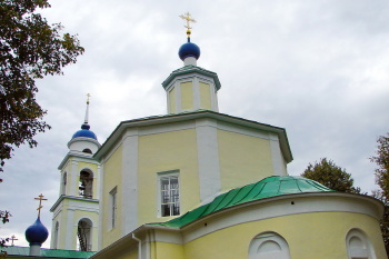 Храм Святых Апостолов Петра и Павла в селе Лужки
