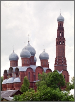 Воскресенский храм в Вичуге — Красная церковь