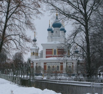 Храм Покрова Пресвятой Богородицы в Гатчине в зимний период
