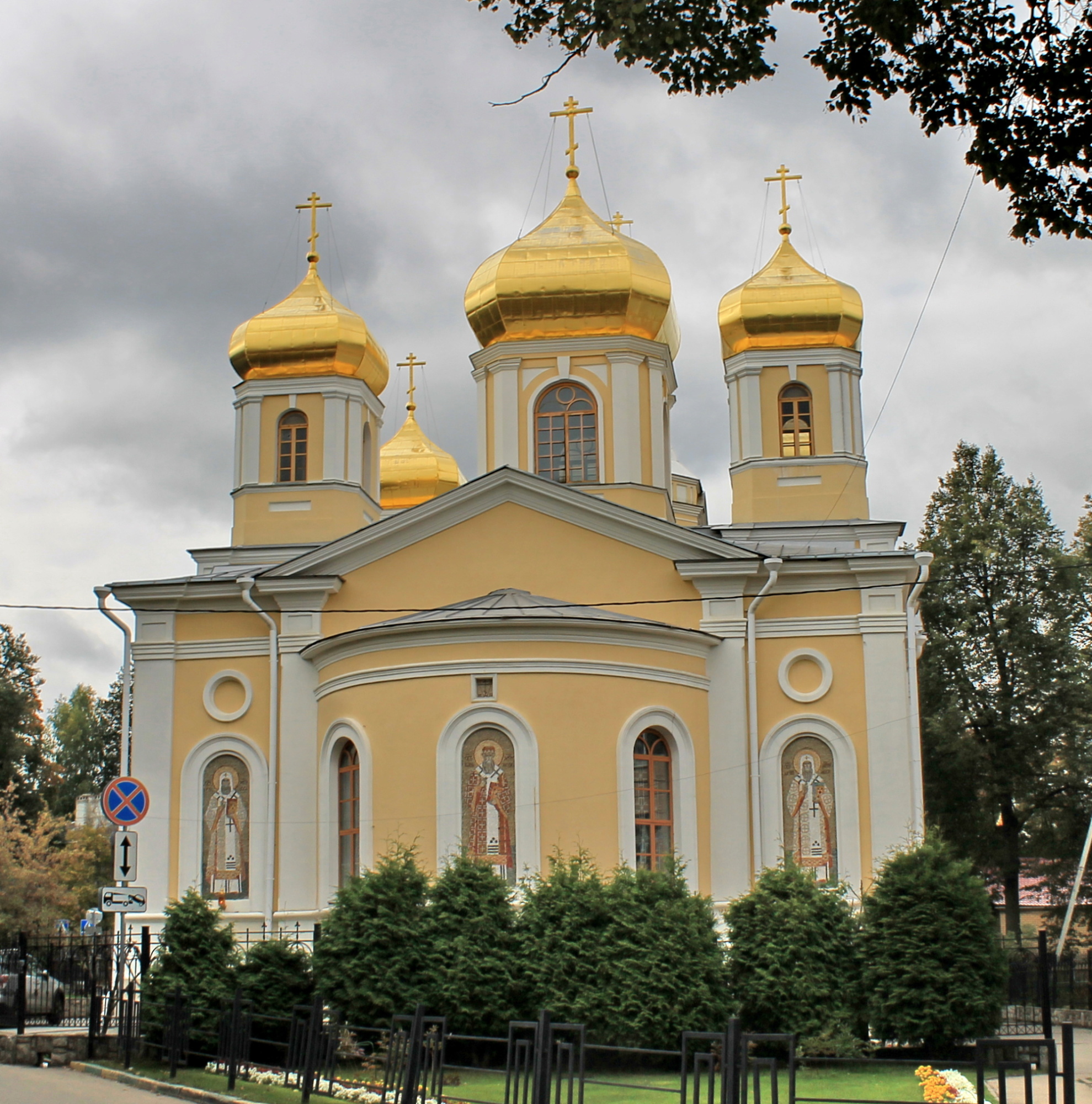 Храм Святителей Московских (Церковь Трёх Святителей) в Нижнем Новгороде