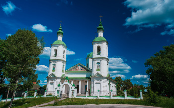 Храм Воскресения Христова в селе Молоди