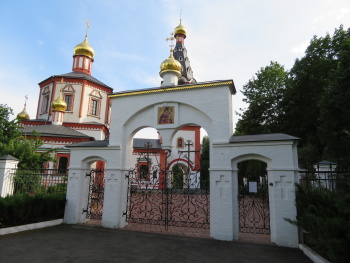 Храм Грузинской иконы Божией Матери в селе Якшино