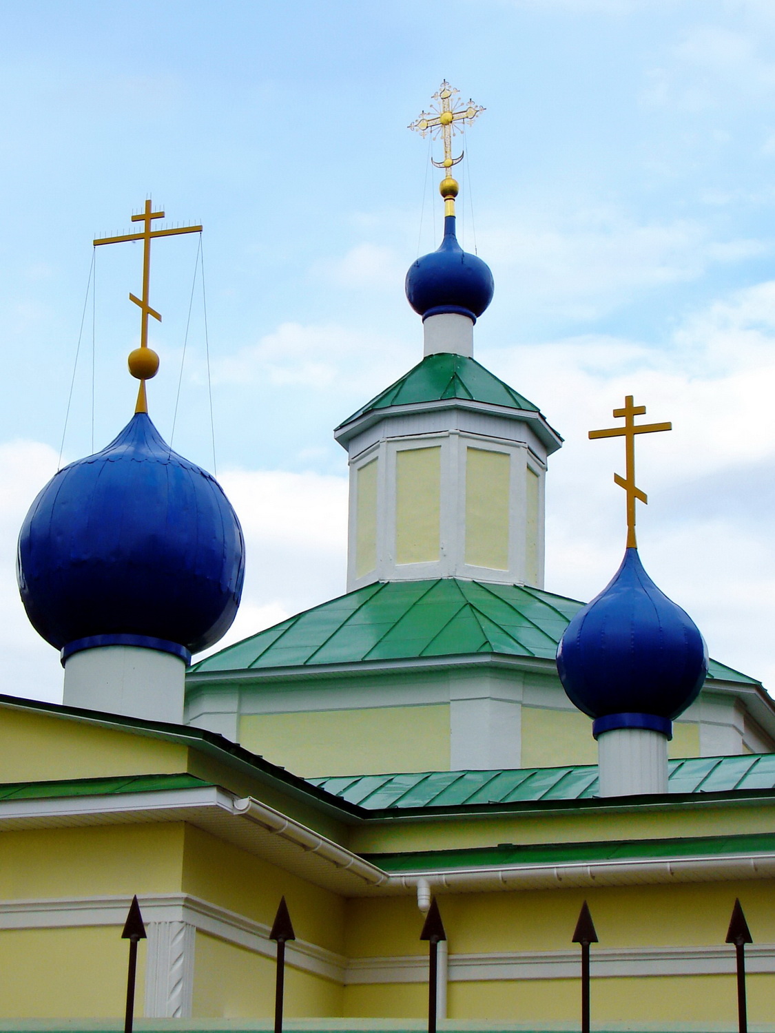 Храм Святых Апостолов Петра и Павла в Лужках