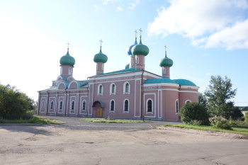 Спасо-Преображенский кафедральный собор в Тихвине