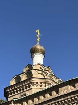 Золоченый купол храма Святого Алексия Московского в Самарканде